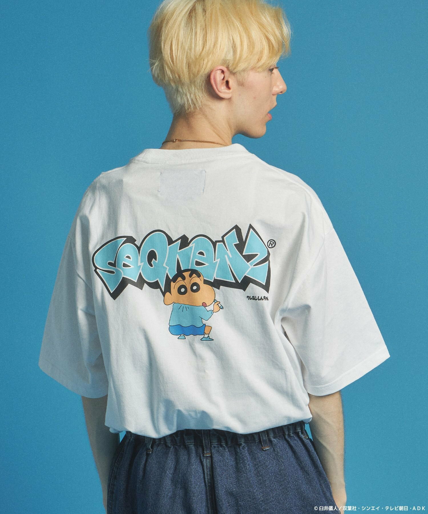 【SEQUENZ】CS*SQNZ GRAFFITI S/S TEE / クレヨンしんちゃん 半袖Tシャツ クルーネック ワンポイント バックプリント 刺繍